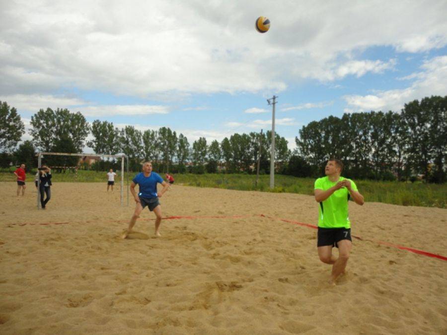 Wakacje z MOSiRem - siatkówka plażowa i beach soccer.