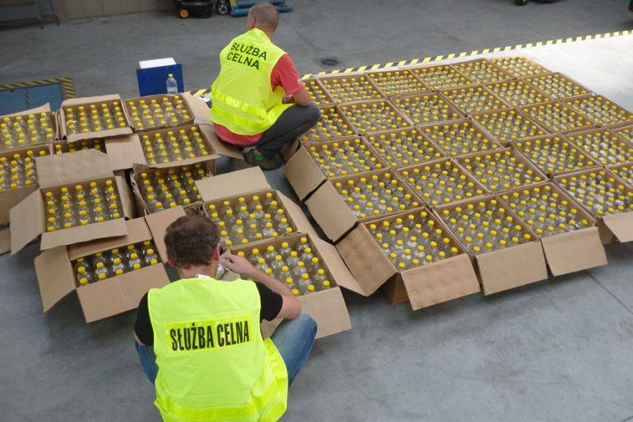 Celnicy przechwycili transport nielegalnego spirytusu
