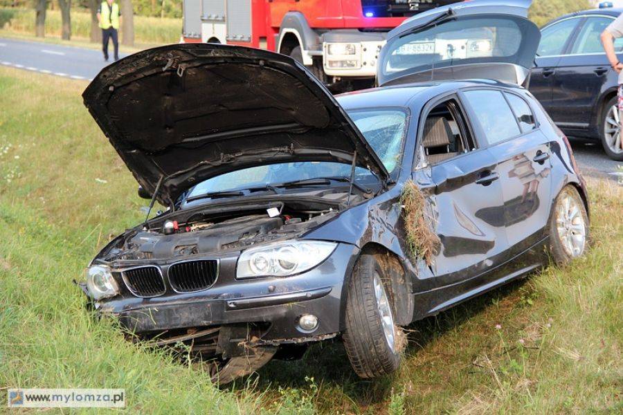 BMW w rowie. Pasażer w szpitalu! [FOTO]