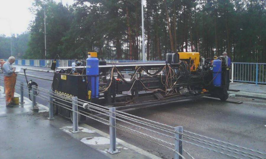 Ruch wahadłowy na moście w Nowogrodzie