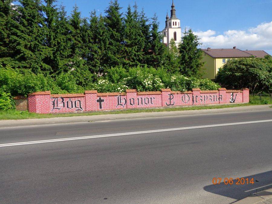 Mural solą w oku mieszkańców Piątnicy? [SONDA]