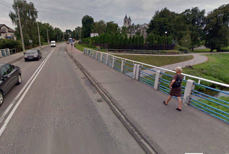 BMW przygniotło nastolatka do barierki. Grozi mu amputacja nogi!
