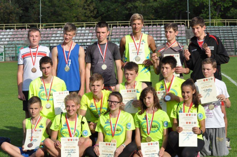Życiówki, medale i awanse lekkoatletów