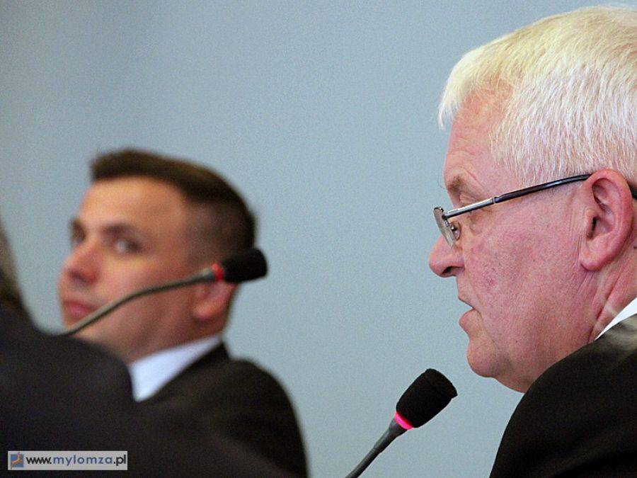 Prawie jak bigamia, czyli jeden radny w dwóch klubach jednocześnie [VIDEO]