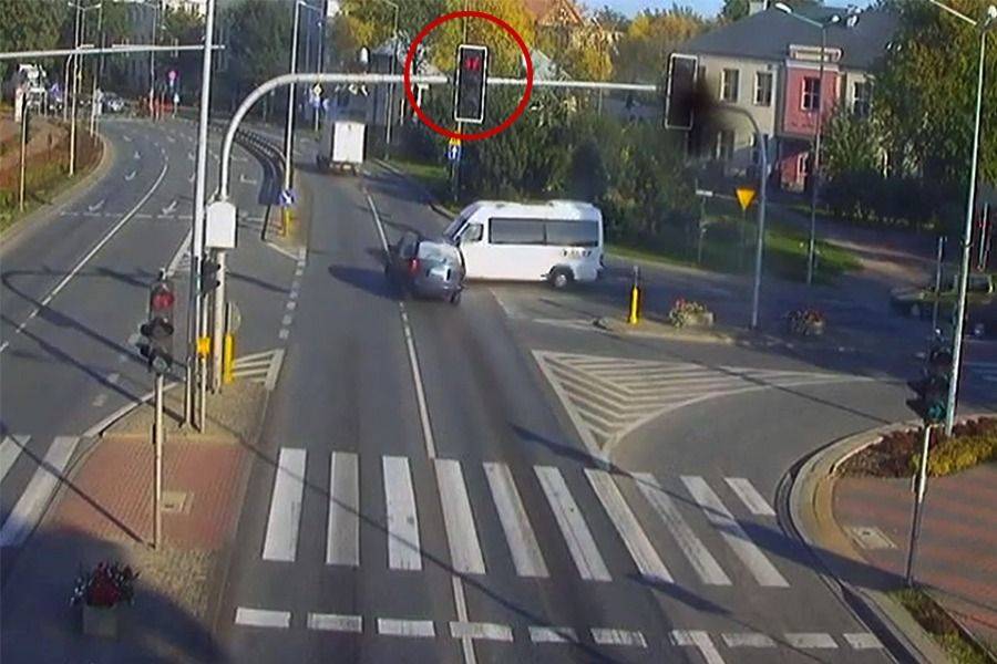 Łomżanin twierdził, że miał zielone. Monitoring udowodnił, że kłamał! [FOTO i VIDEO]