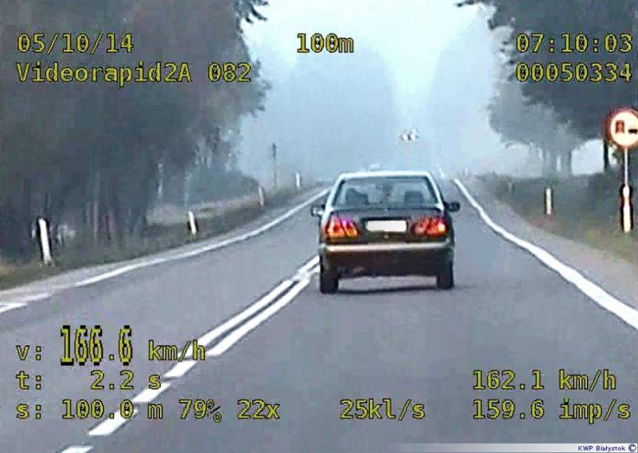 Po pijanemu, zakosami leciał na lotnisko – zatrzymali go policjanci [VIDEO]