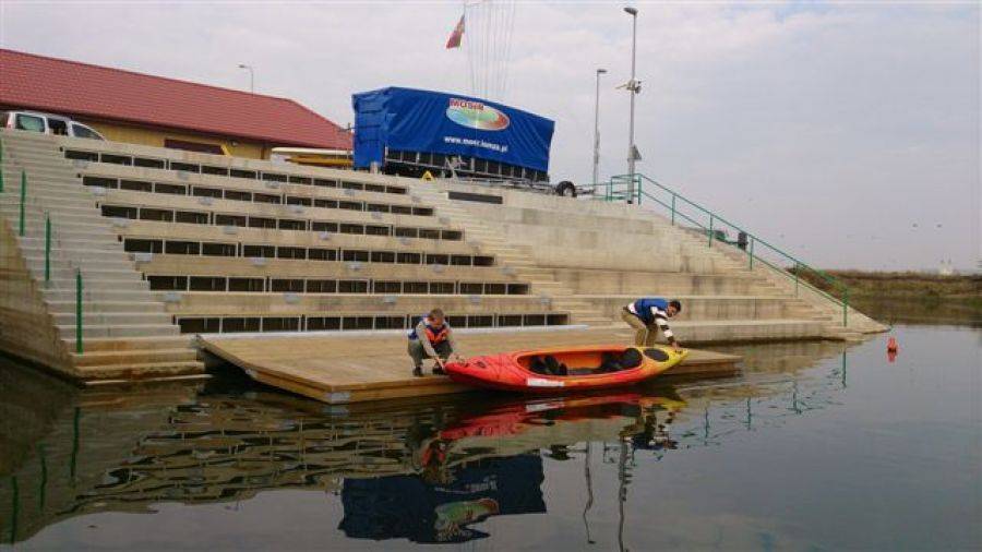 Port Łomża i tereny sportowo – rekreacyjne nad Narwią to doskonałe miejsce na wypoczynek i spacer [F