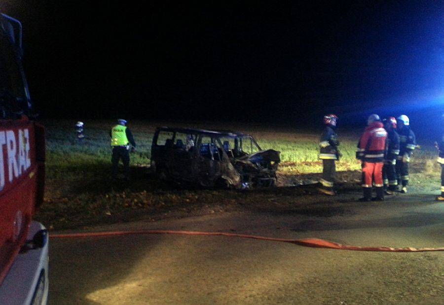 Płonący bus przy drodze Jedwabne - Wizna [FOTO i VIDEO]