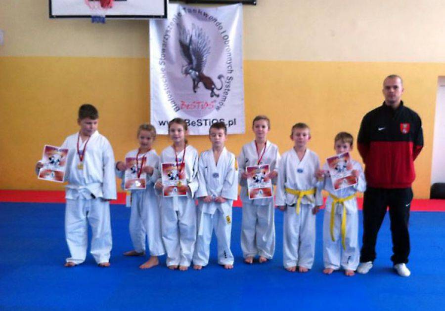 Młodzi adepci taekwondo przywieźli medale z Białegostoku