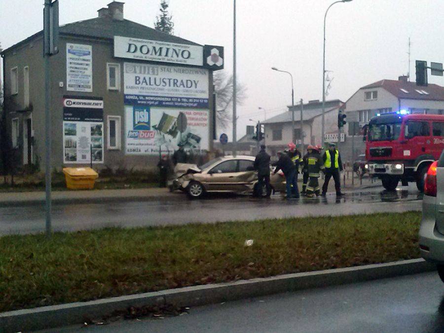 Volvo vs. kia na skrzyżowaniu Al. Legionów i Al. Piłsudskiego