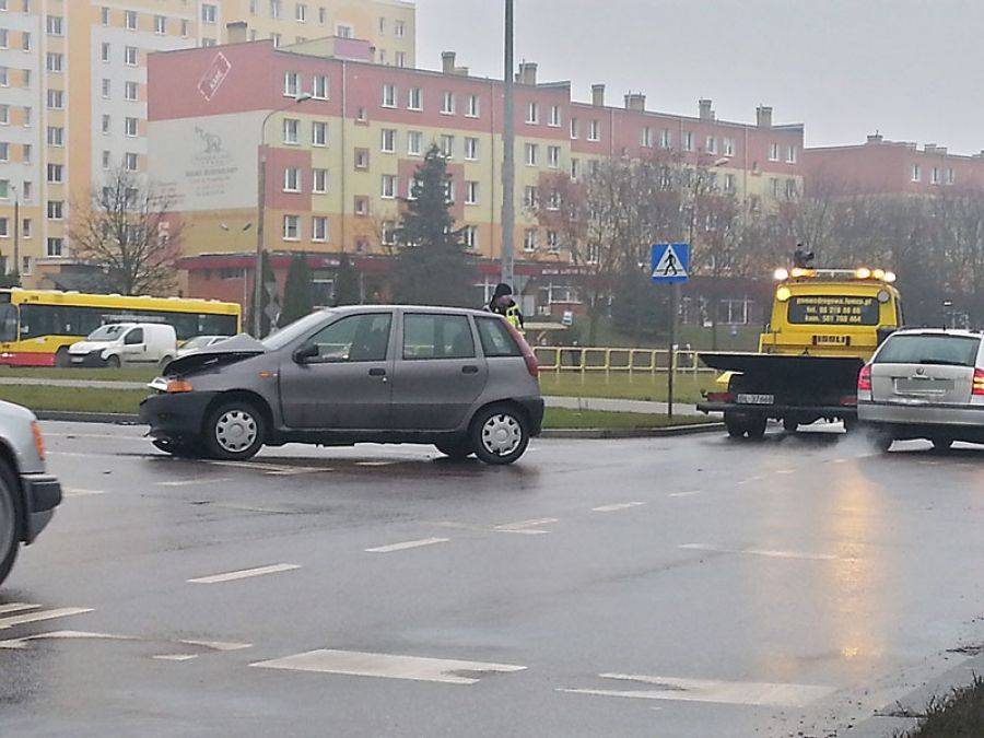 Światła na rondzie to prawdziwe wyzwanie... [FOTO]