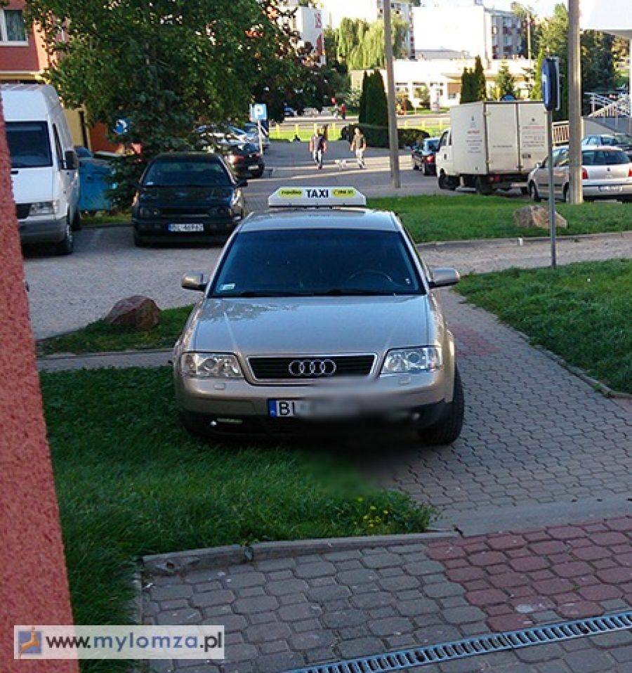 Mistrzowie parkowania wracają przed nasze obiektywy [FOTO]