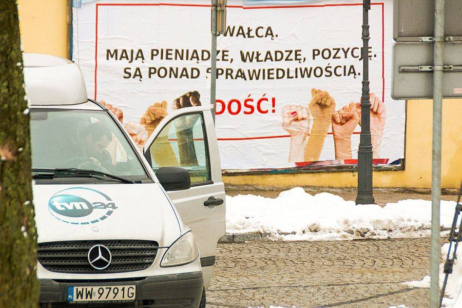 Kontrowersyjny baner zainteresował ogólnopolską telewizję [FOTO]