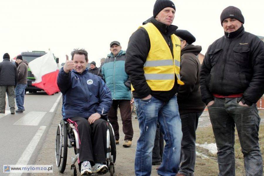 Rolnicy w Wiźnie zablokowali skrzyżowanie [FOTO i VIDEO]