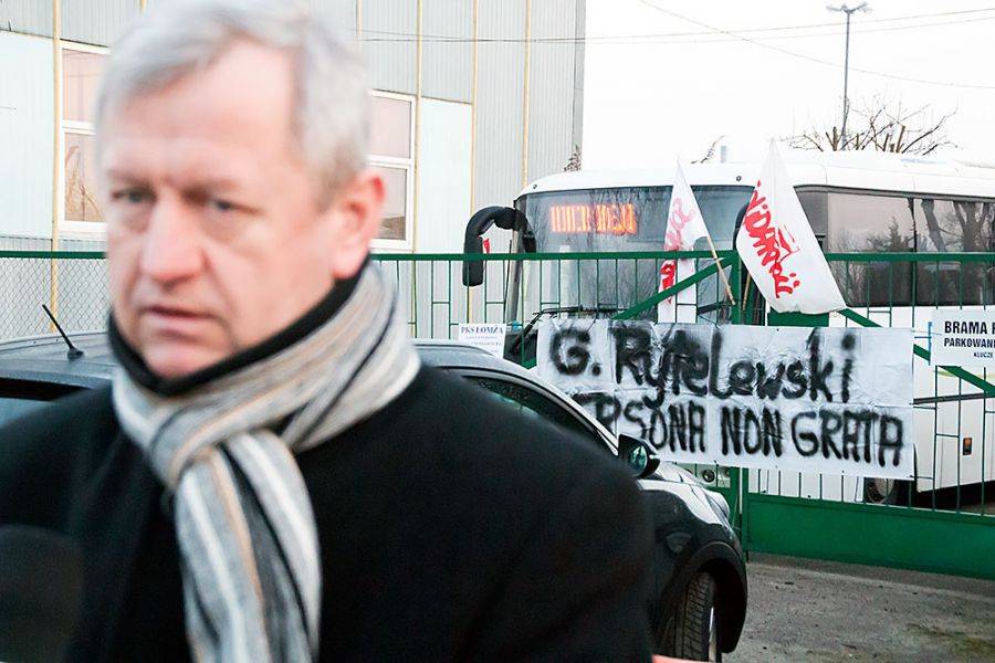 Autobusy nie wyjechały! Związkowcy chcą dymisji prezesa, zamierzają strajkować do skutku! [VIDEO i F