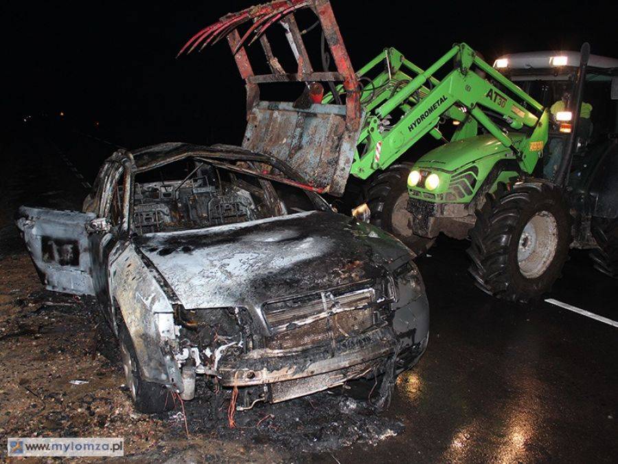 Płonęło jak pochodnia! Pożar audi na trasie 645 [FOTO]