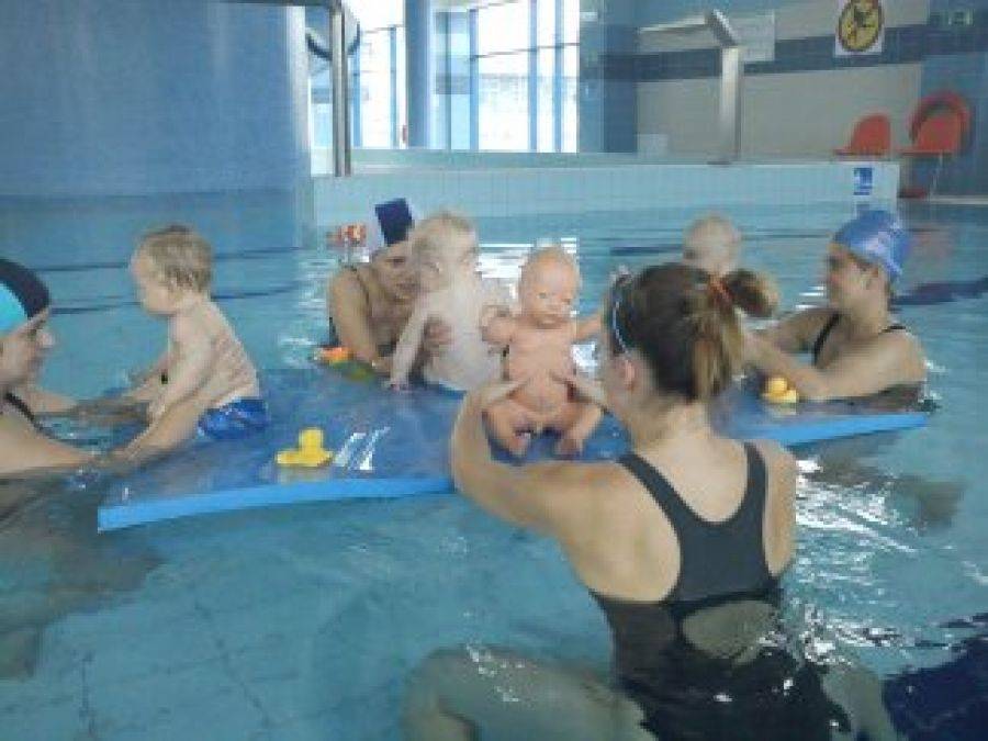 MOSiR zaprasza na naukę pływania niemowląt i małych dzieci
