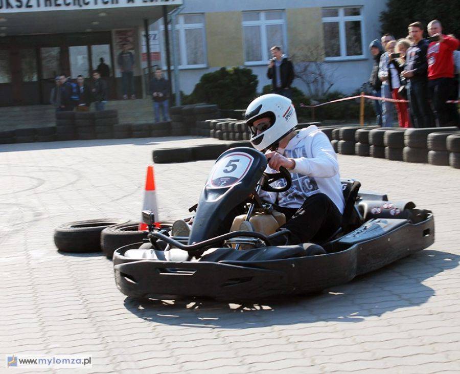 Mechaniak przywitał wiosnę na gokartach [VIDEO]