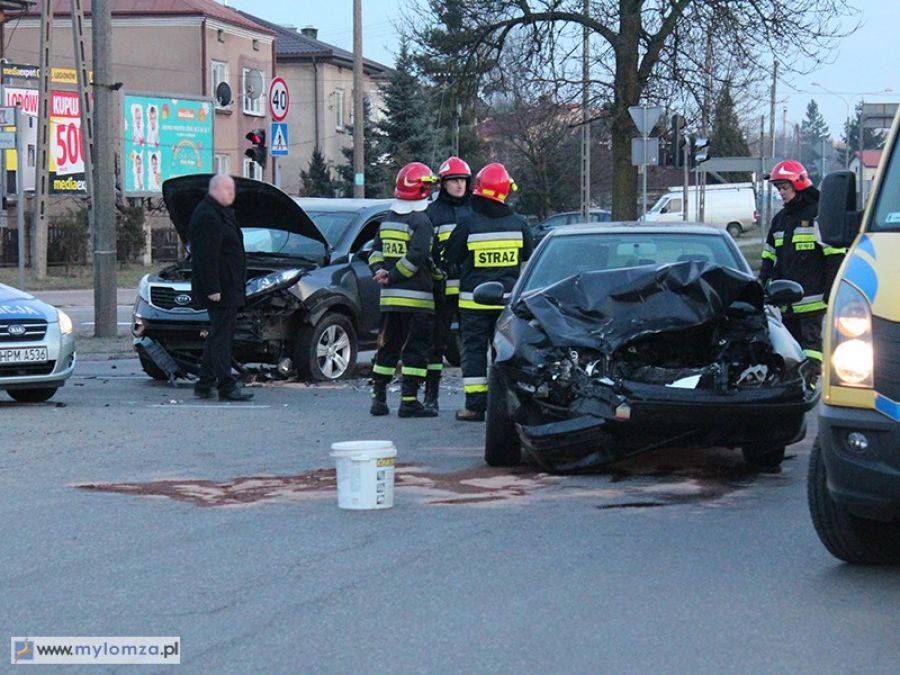 Pięć osób w szpitalu po wypadku na skrzyżowaniu Wojska Polskiego z Sikorskiego [FOTO]