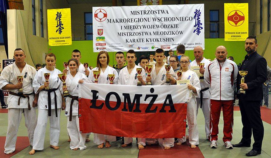 Pierwsze miejsce drużynowo karateków z Łomży [FOTO]