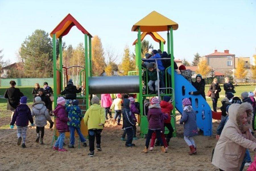 Razem wygrajmy plac zabaw dla dzieci