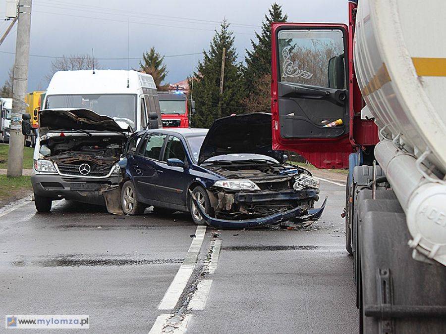 Wypadek w Konarzycach. Droga zablokowana [FOTO]