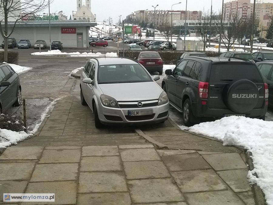 Łomżyńscy mistrzowie parkowania [FOTO]