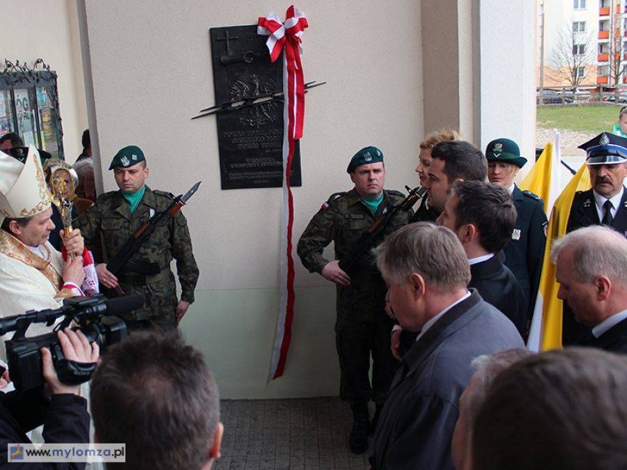 Odsłonięcie tablicy upamiętniającej ofiary katastrofy pod Smoleńskiem [VIDEO i FOTO]