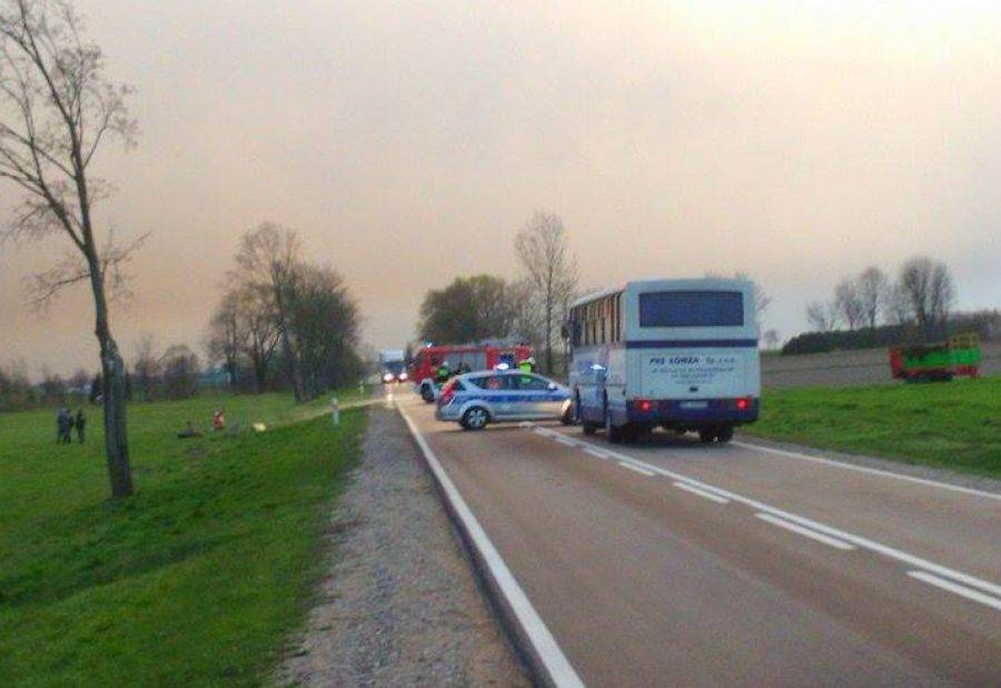 Kolizja ciężarówki z ciągnikiem rolniczym w okolicach Wizny