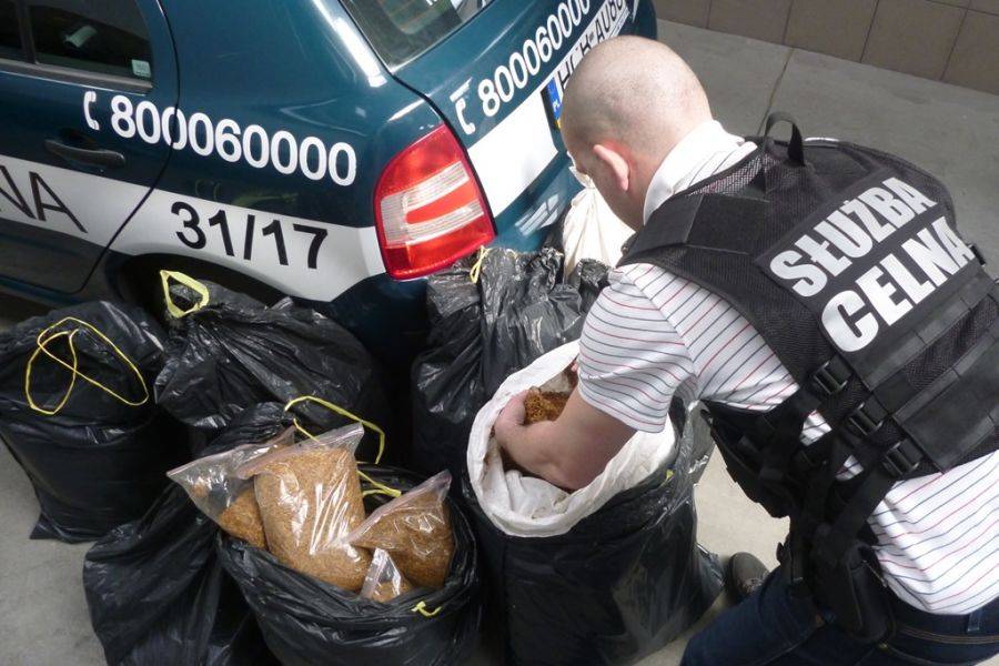 Nielegalny tytoń i papierosy w rękach łomżyńskich celników