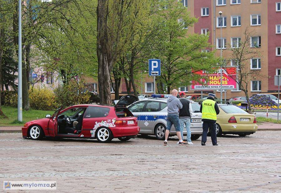 Prewencja czy nękanie obywateli? Piątkowa akcja łomżyńskiej Policji [FOTO]