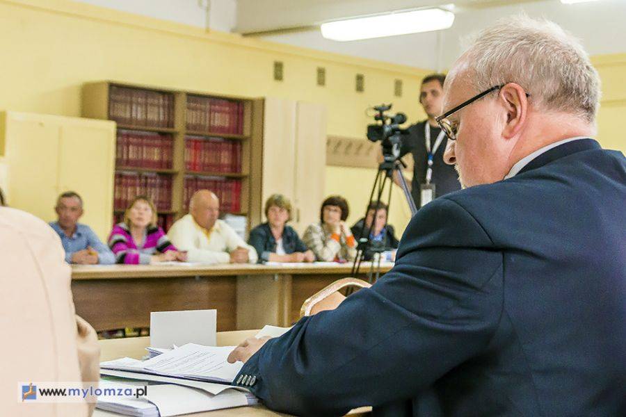 Rada Miejska w Nowogrodzie stanęła po stronie burmistrza [VIDEO i FOTO]