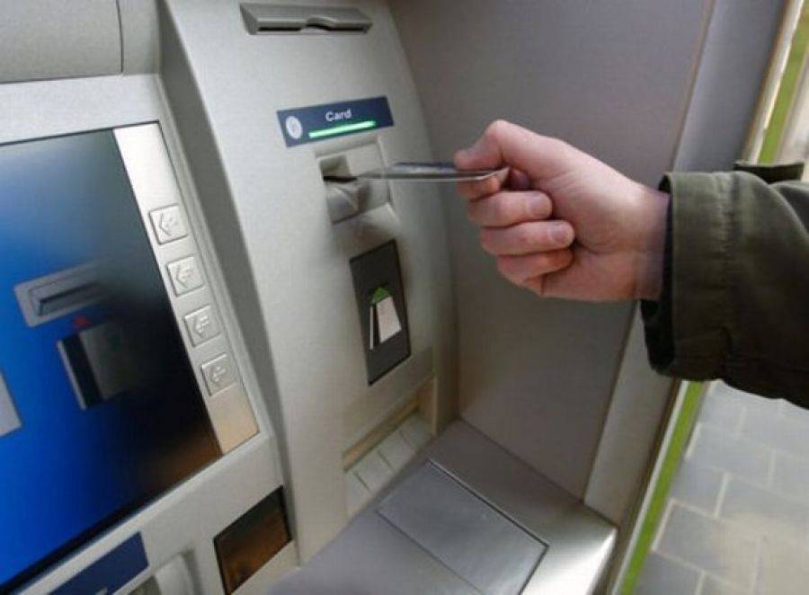 Bank i bankomat w ratuszu