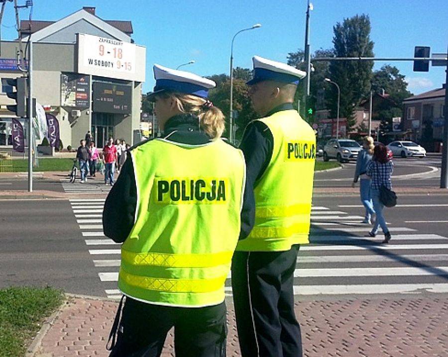 Bezpieczny pieszy na oku policji