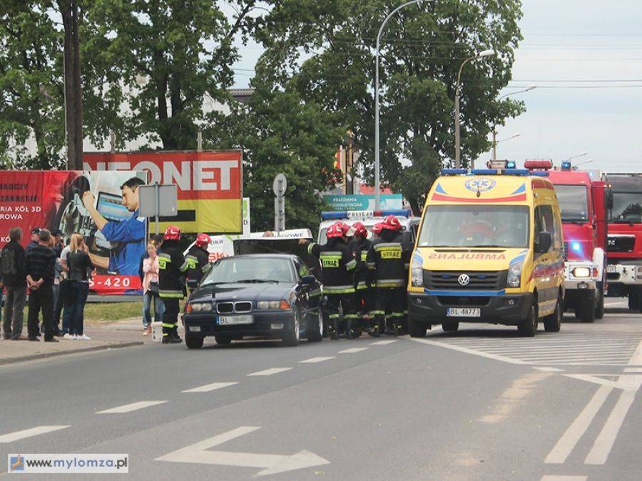 Zderzenie trzech aut na Alei Legionów [FOTO]