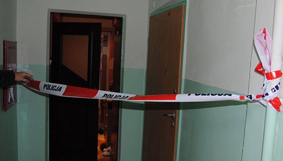 Zwłoki mężczyzny znalezione w mieszkaniu