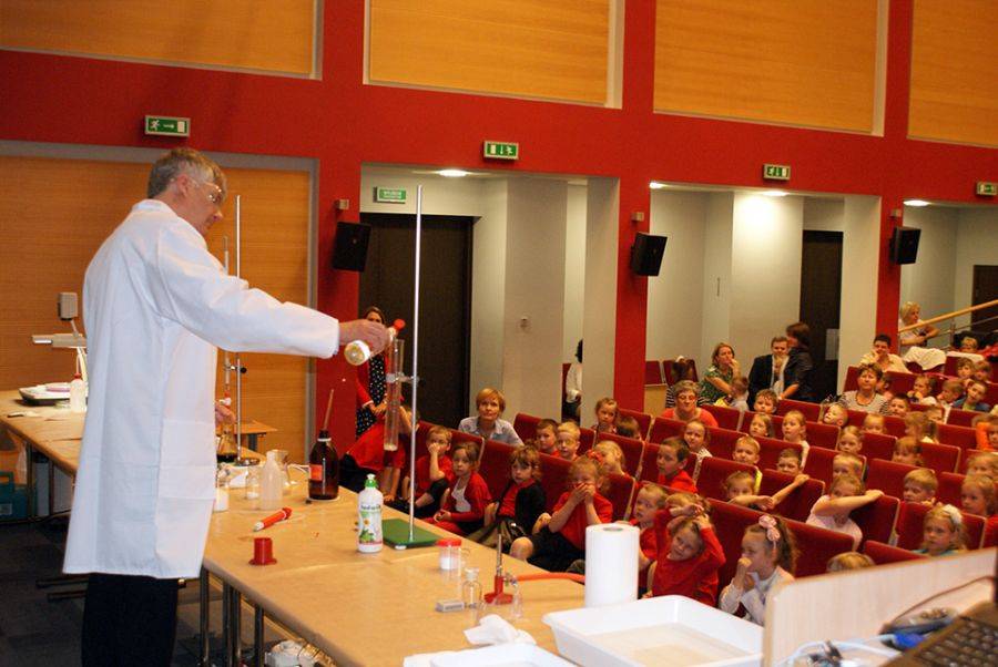 „Chemiczna kuchnia” na zakończenie Akademii Sześciolatka [FOTO]