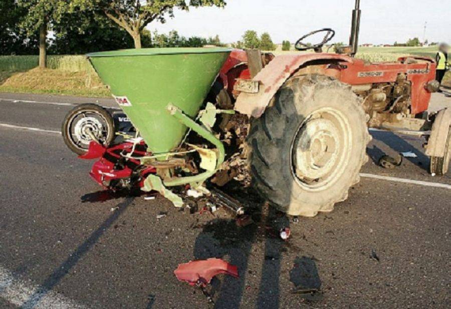 26-letni motocyklista zginął po zderzeniu z ciągnikiem