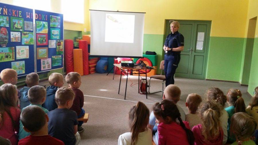 Policjanci uczą, jak dbać o bezpieczeństwo