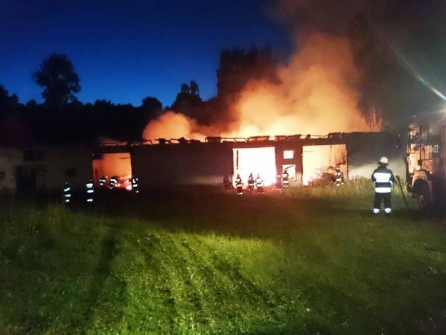 Strażacy najpierw ratują, a później patrzą czyj to teren [FOTO]