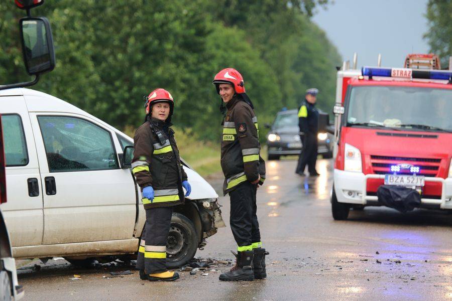 Droga Łomża - Mężenin zablokowana po wypadku [FOTO]