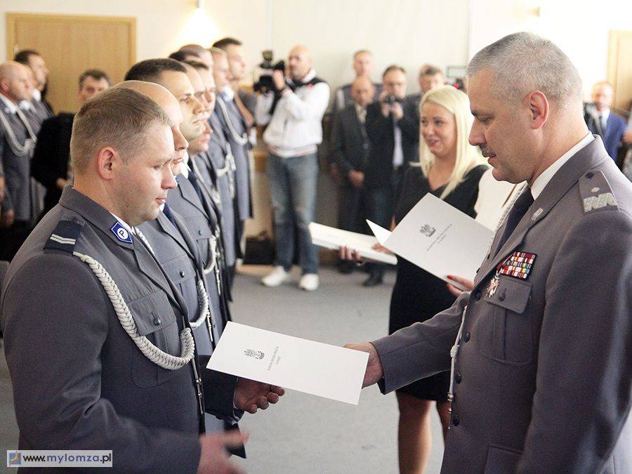 Awanse na wyższe stopnie przy Święcie Policji [FOTO i VIDEO]