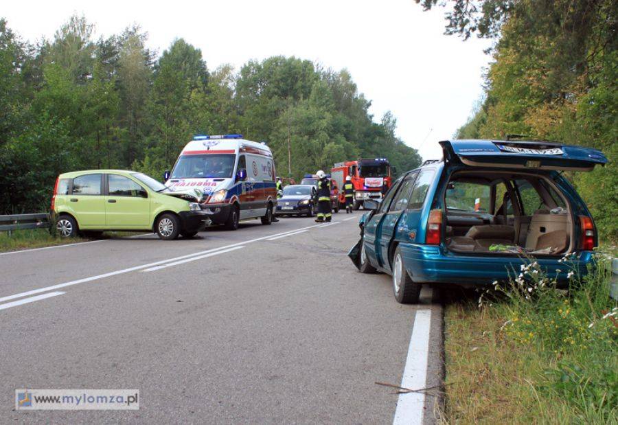 Zablokowana droga Poniat - Kownaty. Doszło do czołowego zderzenia [FOTO]