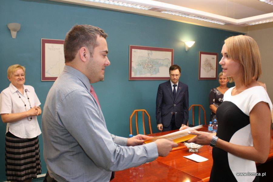Prezydent Łomży wręczył nominacje nauczycielom