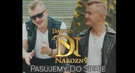„Pasujemy do siebie”! Nowy hit od Dawida Narożnego