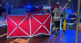 Przerażający wypadek w Łomży. Kierowca ciągnika siodłowego potrącił człowieka i ciągnął go przez miasto! [FOTO]