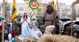 Orszak Trzech Króli 2022 w Łomży. Wierni zgromadzili się przed szpitalem [VIDEO i FOTO]