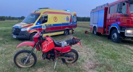 Na crossie przez łąki. Motocyklista w szpitalu [FOTO]