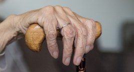Oszukali 95-letnią mieszkankę Łomży! Seniorka straciła ponad 50 tysięcy