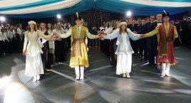 Niech żyje bal. Studniówka 2023 w III LO w Łomży [FOTO i VIDEO]